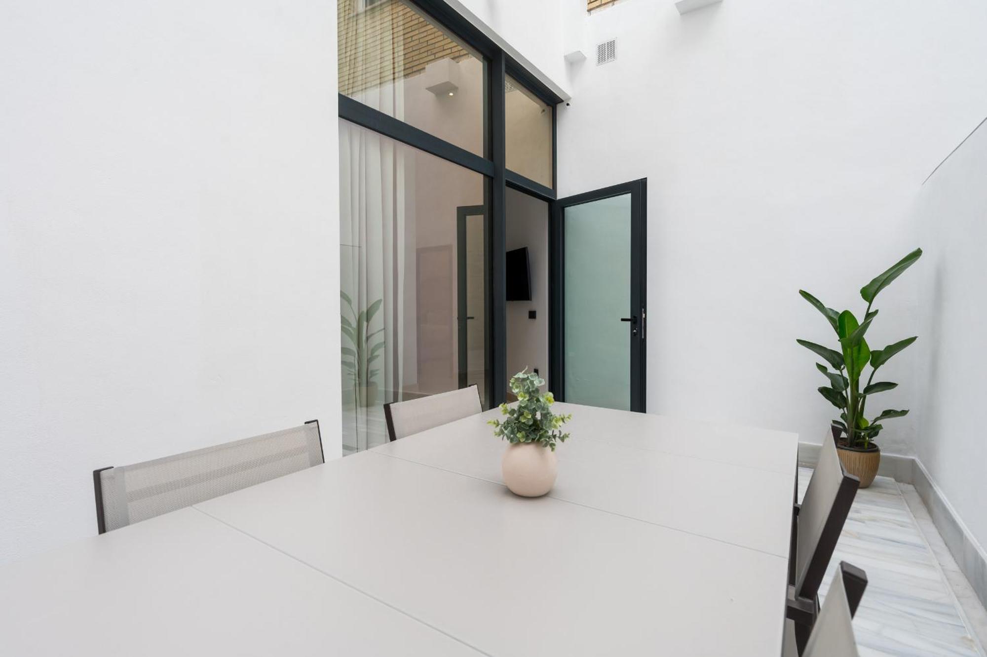 New Design Apartment - Private Patio - Gallos 2 Seville Exterior photo